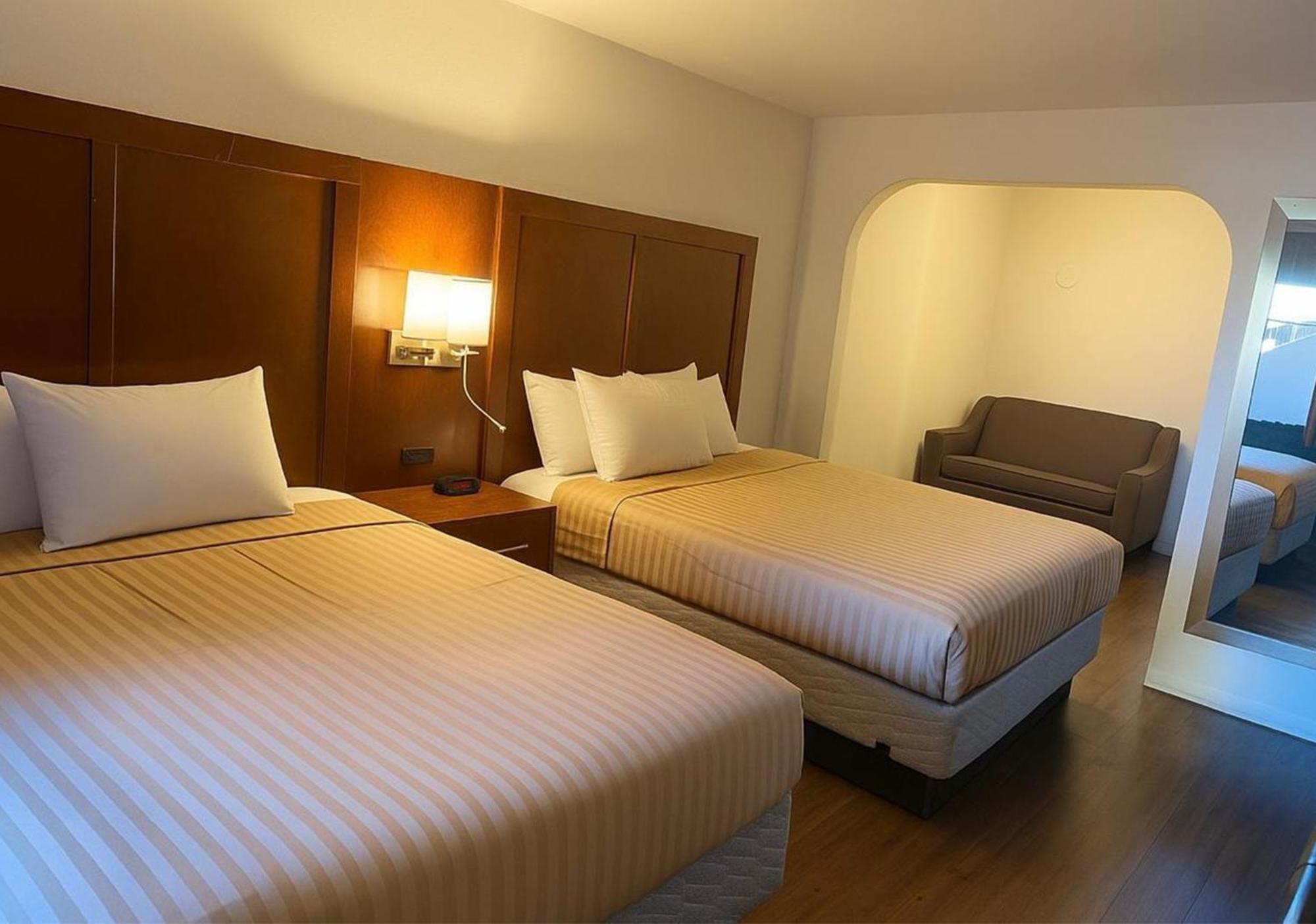 Deluxe Double Room,1743948548:JPEG